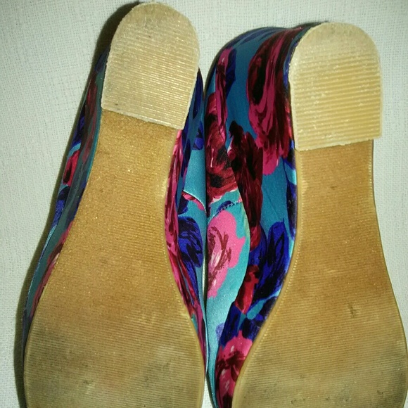 💕EUC Madden girl rose print platform wedges - Picture 6 of 7